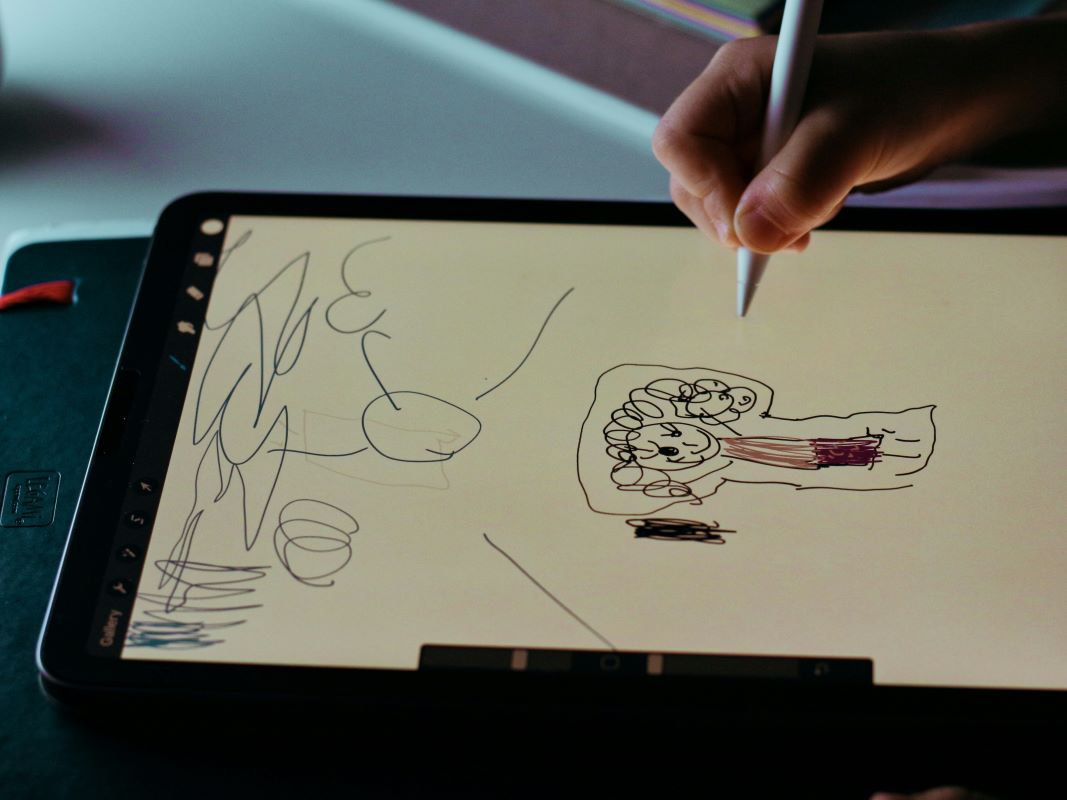 K11 bezel-less tablet for artists.jpg